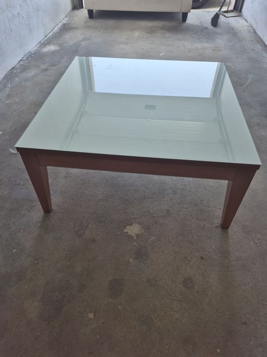 Mesa de Centro em cerejeira com tampo em vidro