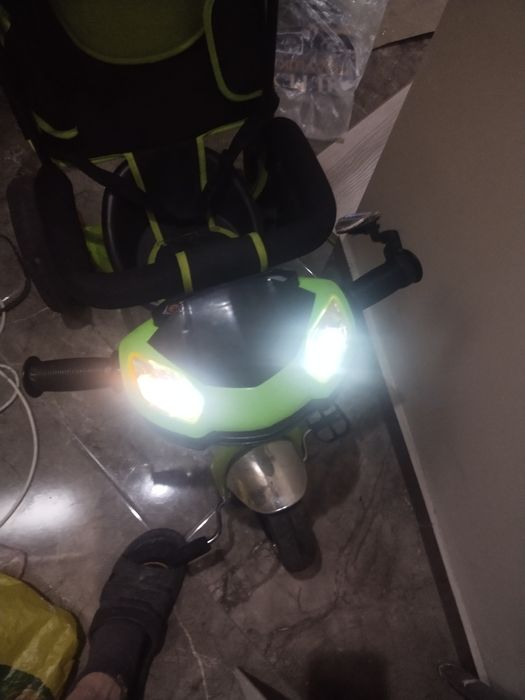 Дитячий триколісний велосипед