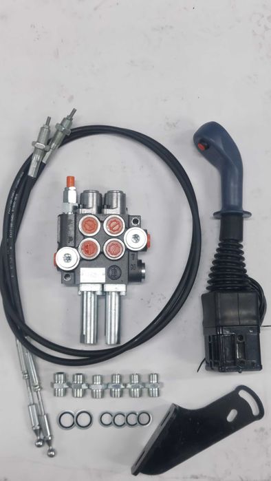 Распределитель с джойстиком на тросах на  КУН МТЗ.