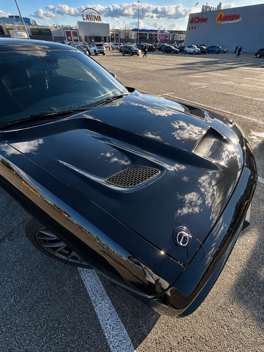 Dodge Challenger  SRT