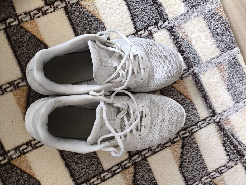 Кросівки найк. . .