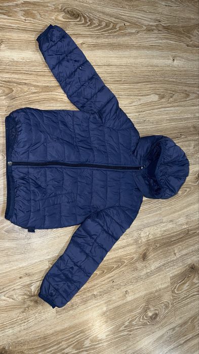 Lekko ocieplaną kurtka dziecięca Granatowa 110 cm Benetton