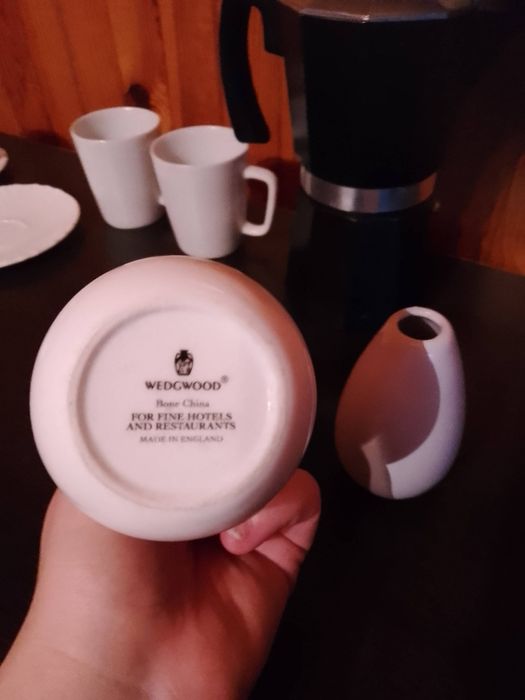 Filiżanki, wazon porcelana, kawiarka duza