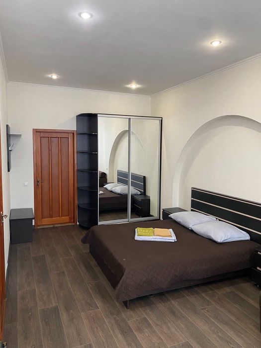 Сдам посуточно 1-комнатную квартиру в Центре, рядом сквер Стрелка