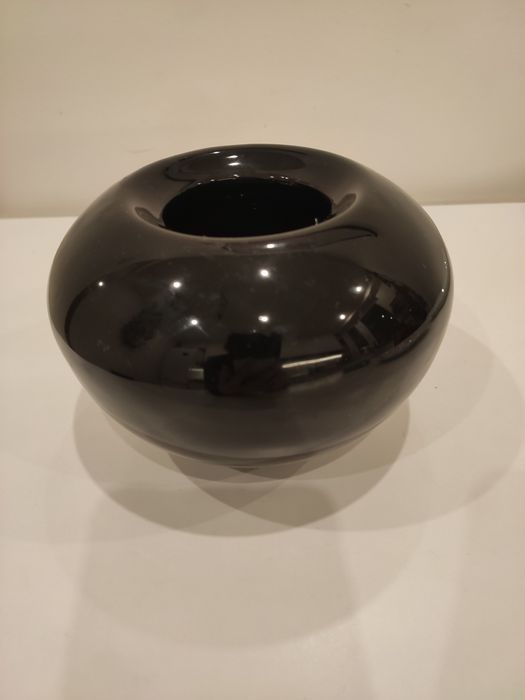 Ceramiczny mały czarny wazon wys. 11cm