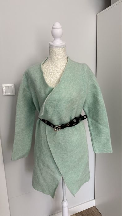 Sweter damski z paskiem