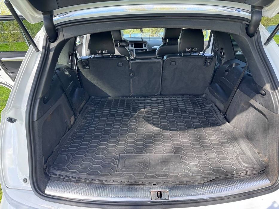 Автомобіль AUDI Q7