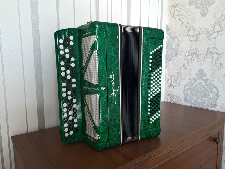Продам баян ера 74 новий