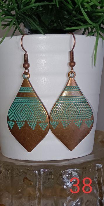 Brincos novos diversos