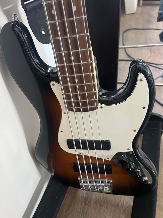 Fender Squier jbass 5str