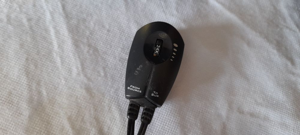 Colunas de som da Sony e Cambridge Soundworks