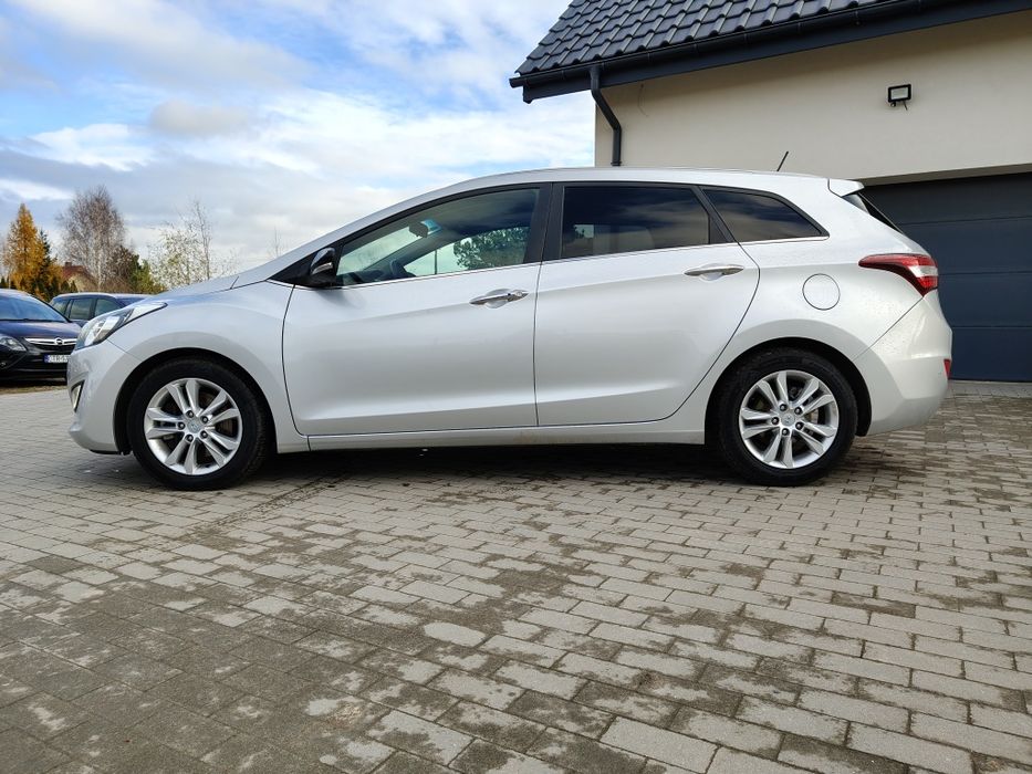Hyundai i30 1.6 CRDI klimatyzacja alufelgi nawigacja zaniana