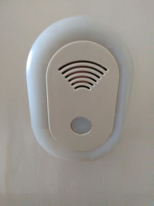 Aparelho elétrico ultrassónico para afastar insetos e ratos