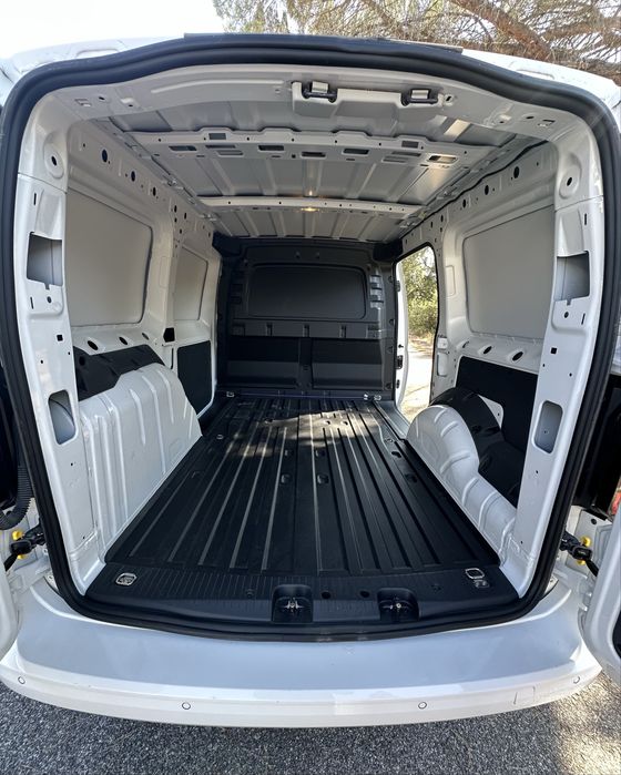 VW Caddy 2.0 105cv Longa Iva dedutivel