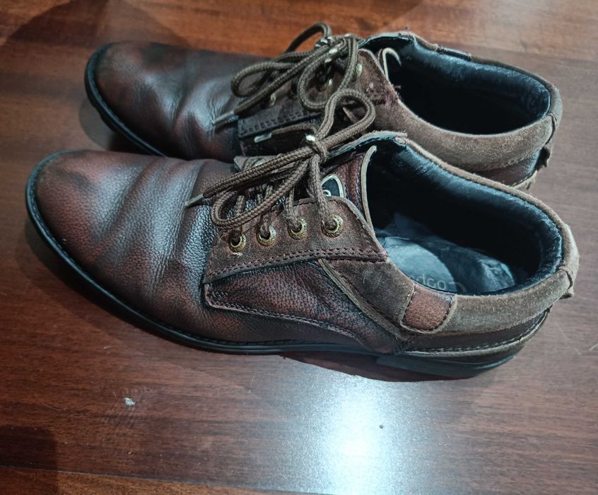 Sapatos Masculinos Castanhos – Elegância, Bom Estado