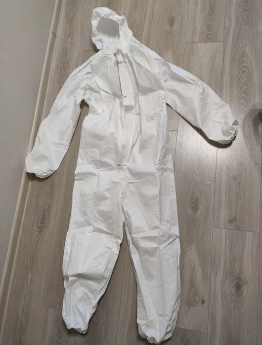Защитный одноразовий комбинезон , малярный мелицинский костюм