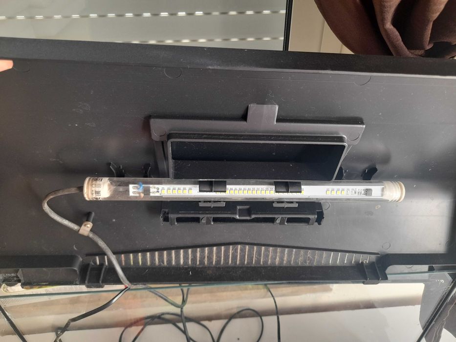 Aquário para peixes (inclui acessórios, filtro, aquecedor)