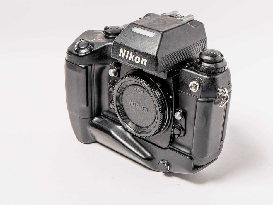 profesjonalna lustrzanka Nikon F4 na części / do naprawy !! UWAGA, SPRZEDAWANY BEZ battery packa mb-21 !!