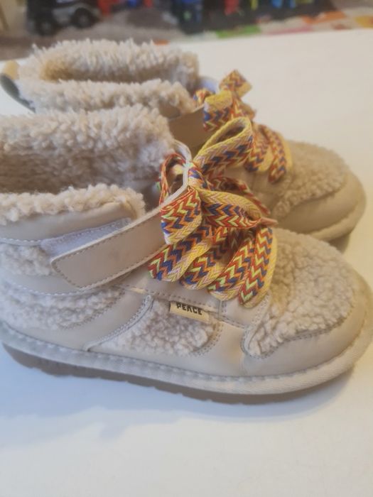 Чобітки,угі для дівчинки