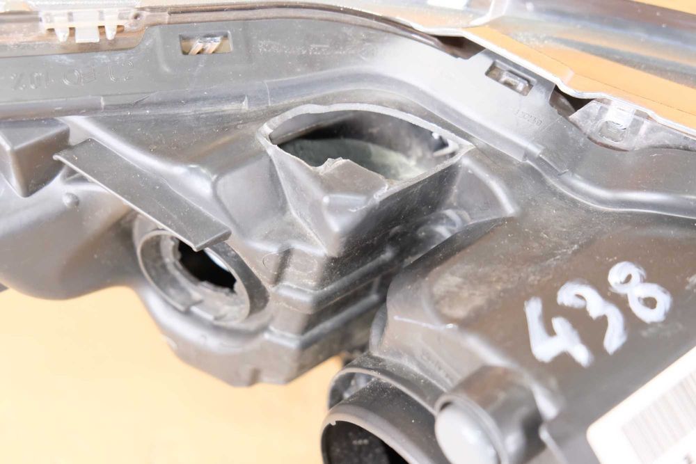 Lampa lewy przód Toyota Auris II Lift