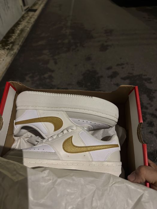 Nike dunk branco e dourado 36,5