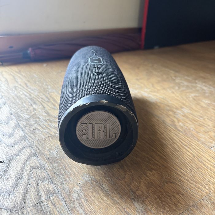 JBL charge 4, com pouco uso