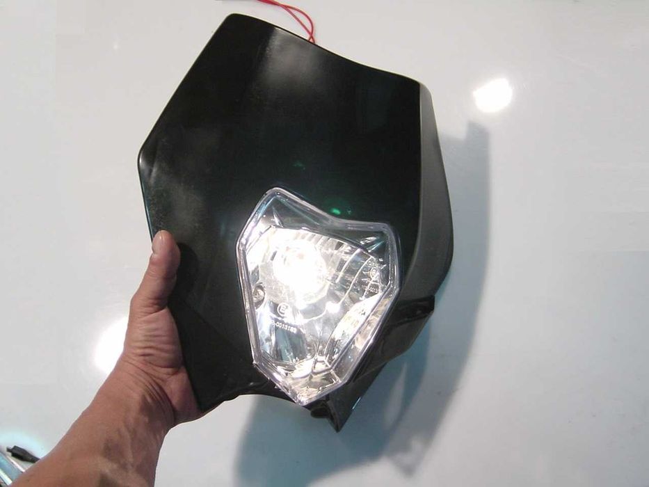 Mica com farol para mota com mínimos, médios e máximos