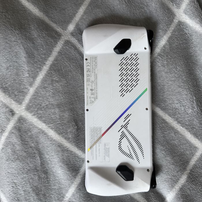 ASUS ROG Ally Z1 Extreme – stan idealny, konsola + Windows – jak nowa