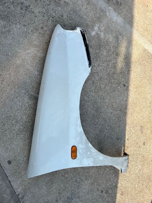 Guarda-lamas direito Volkswagen Caddy ano 2002