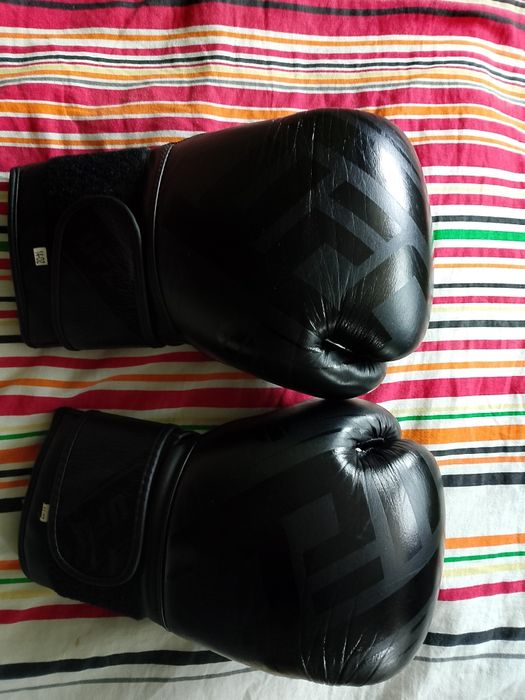 Рукавицы для бокса UFC