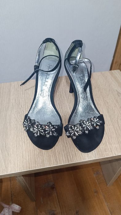 Жіночі бочоніжки на шпильці 35р