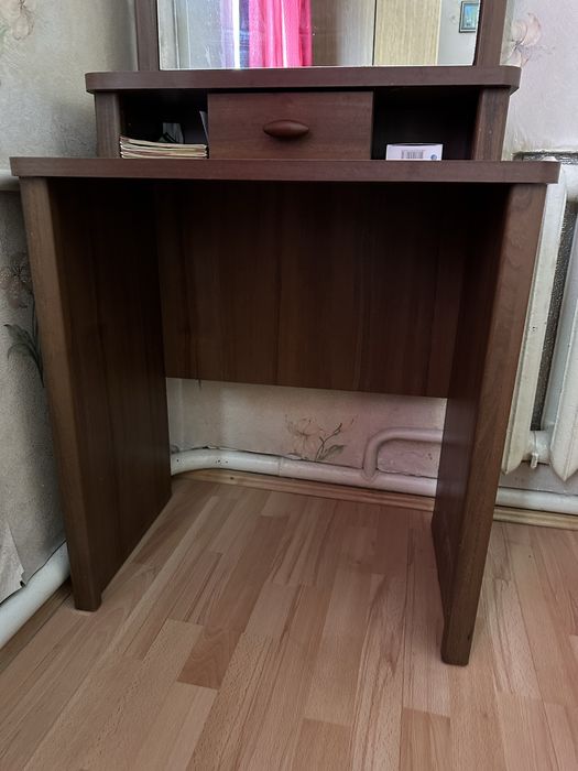 Трюмо, косметичний столик з пуфом