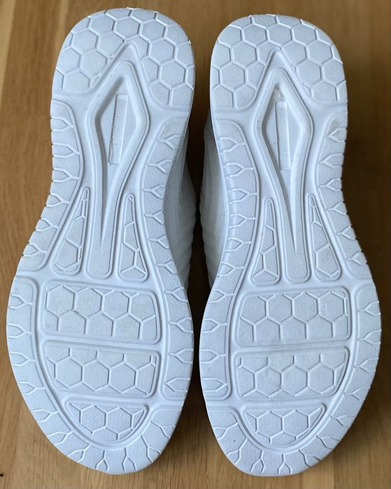 Кросівки SKCHERS.