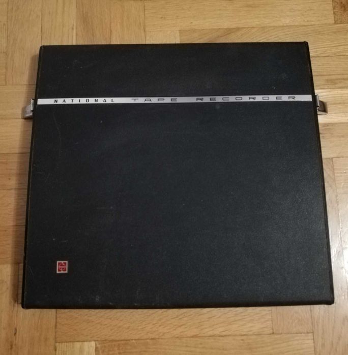 Pokrywa od magnetofonu szpulowego