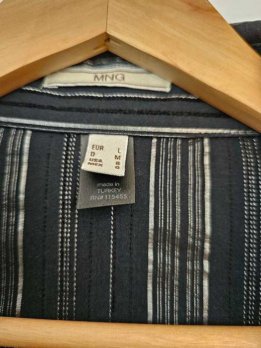 Camisa preta e prateada da Mango