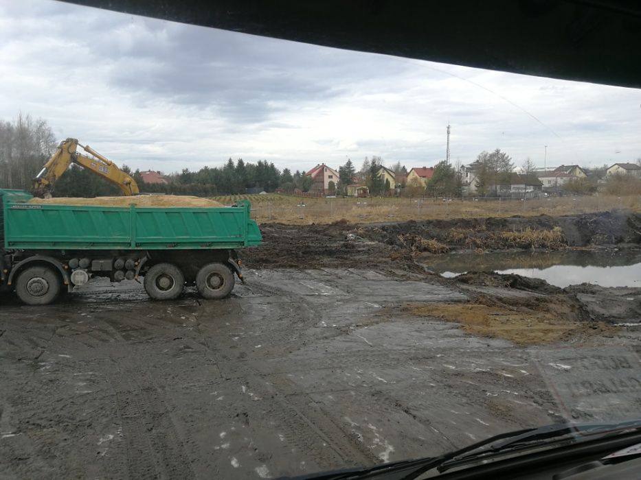 Wykopy stawów.Usługi koparką gąsienicową . Kruszony beton