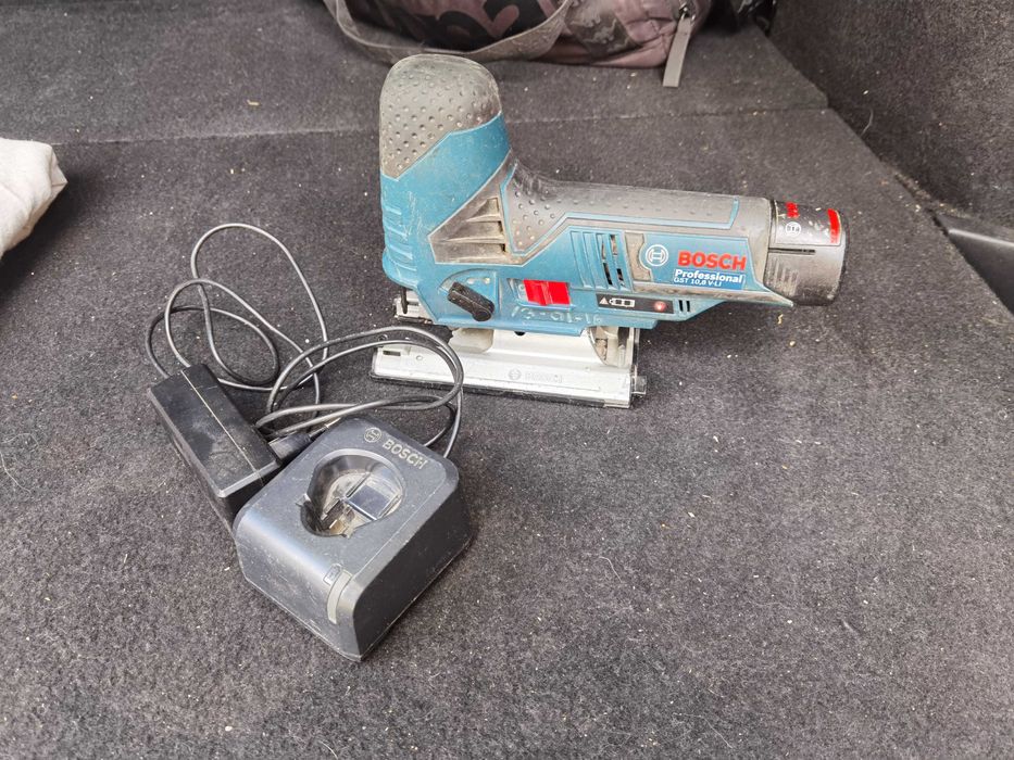 Лобзик акумуляторний  Bosch GST 12V-70