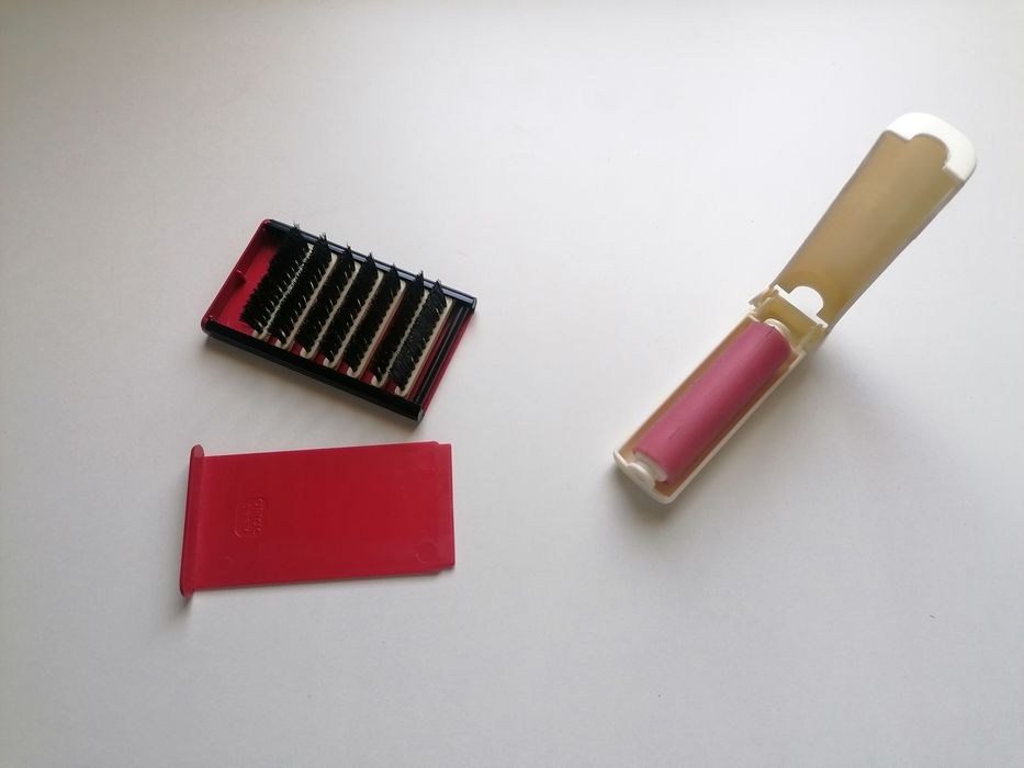 Escovas e Rolo de Roupa Vintage