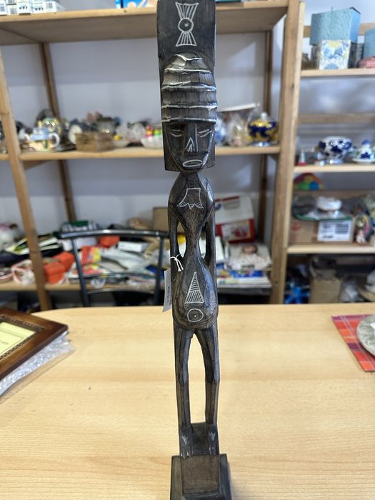 Estatueta em madeira64738697016705121