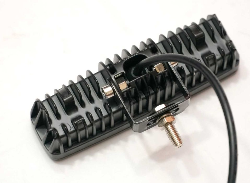 LED BAR listwa 4x4 œwiat³o drogowe 6D 12-24V 20W 2000LM