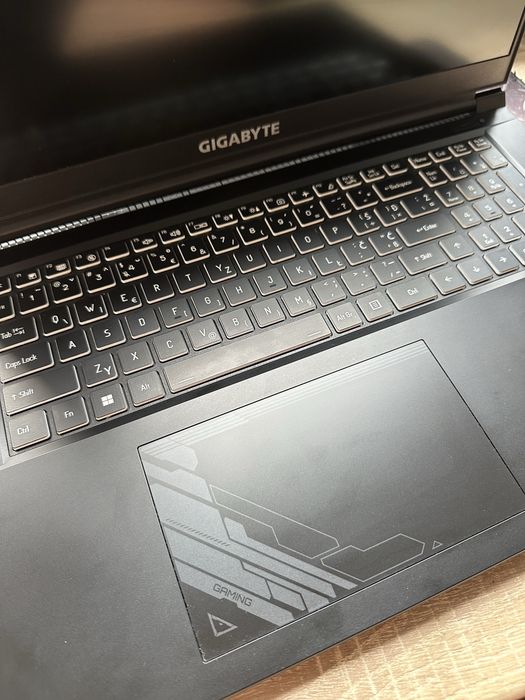 Gigabyte rtx 4050 i5 16gb 512 ssd 144 hz