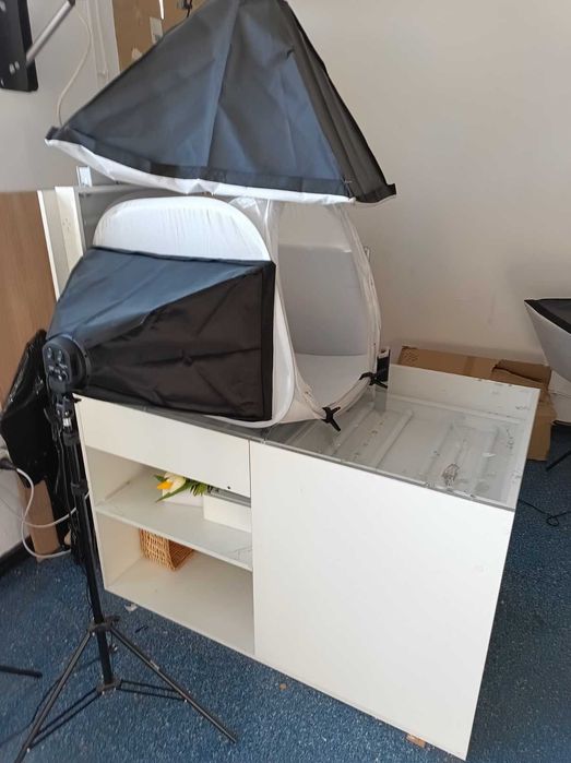 Studio fotografii bezcieniowej - stół, namiot bezcieniowy, oświetlenie