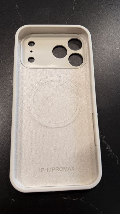 Силіконовий чехол на iphone 17 pro max, молочного кольору