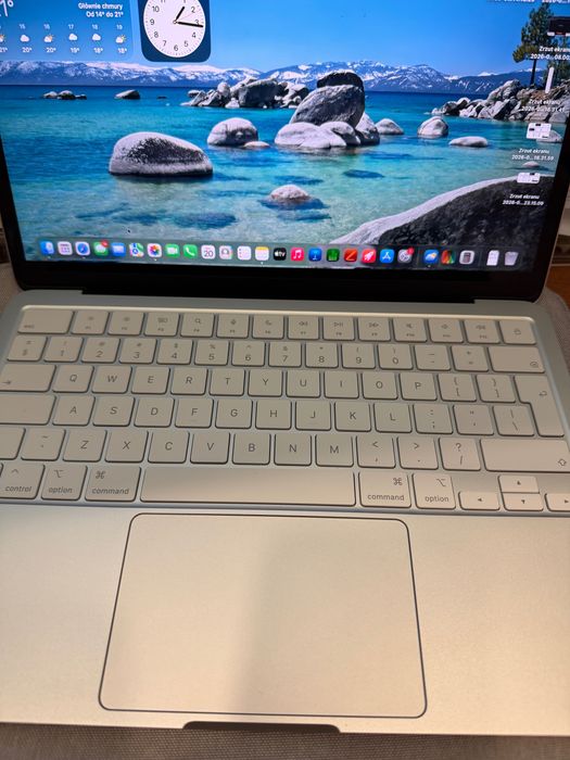 Macbook Neo srebrny stan idealny