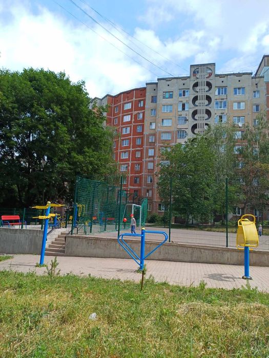 Продам 3 - кімнатну квартиру. Р-н. Північний. Вул. Р. Шухевича. 3 - поверх. Чудовий варіант!