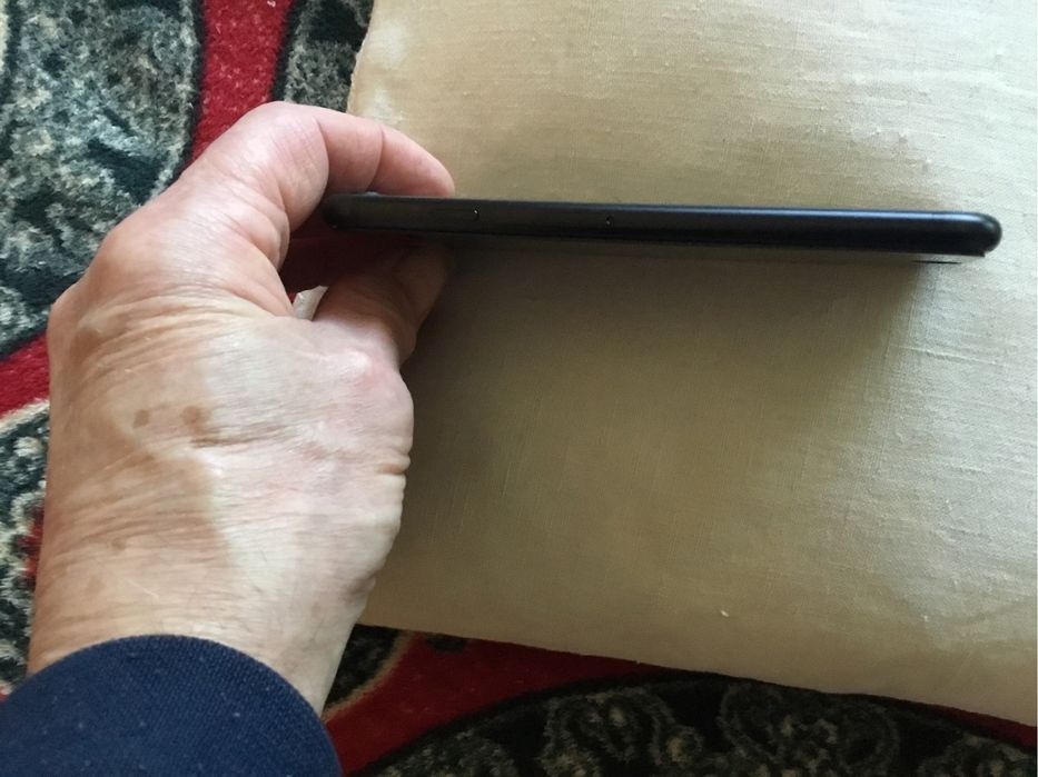 iPhone SE 2 2020, 64GB, mini Black в ідеальному стані