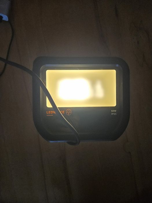 Uszkodzona  lampa, naświetlacz led osram ledvance 50w