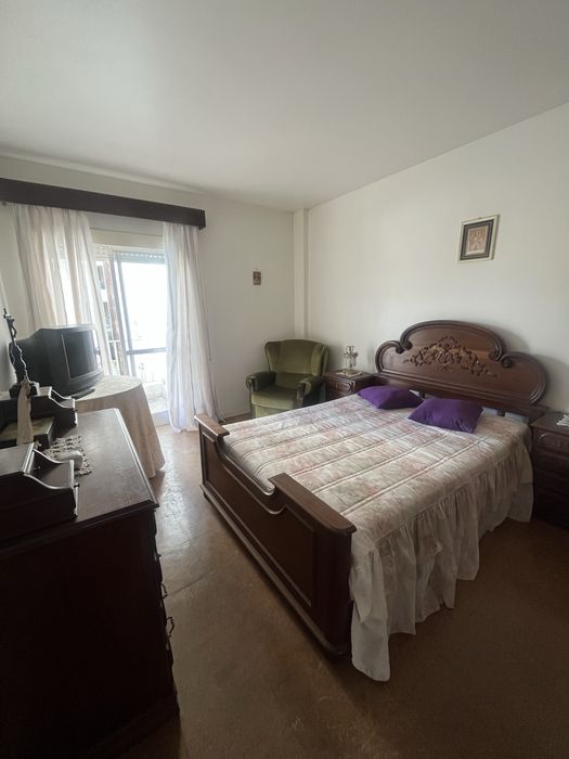 T2 Parede para arrendar com mobilia .