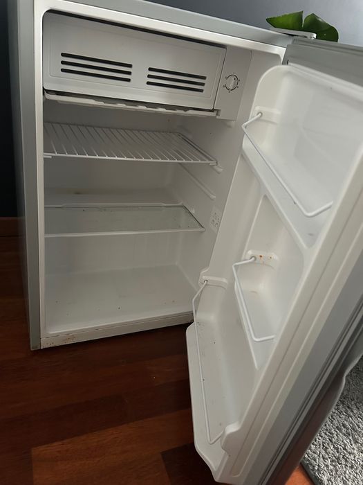 Lodówka mała srebrna