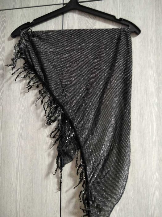 Косынка черная с серебряным люрексом и бахромой